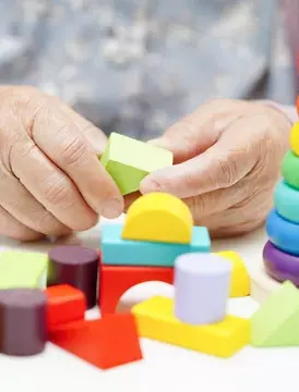 Heotia. Aide aux personnes âgées. Accompagnement à domicile, Maladies d’Alzheimer, Parkinson , Aide aux Maladies neurodégénératives, Aide à domicile pour personnes âgées. Nord Ardèche Drôme.